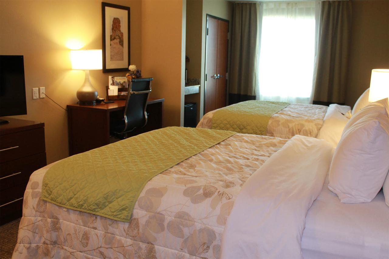 Heartland Inn And Suites Wheatland Εξωτερικό φωτογραφία