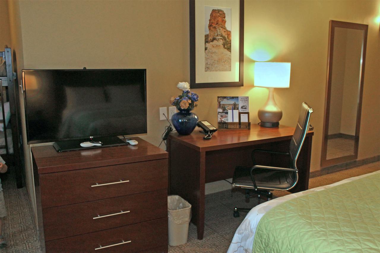 Heartland Inn And Suites Wheatland Εξωτερικό φωτογραφία