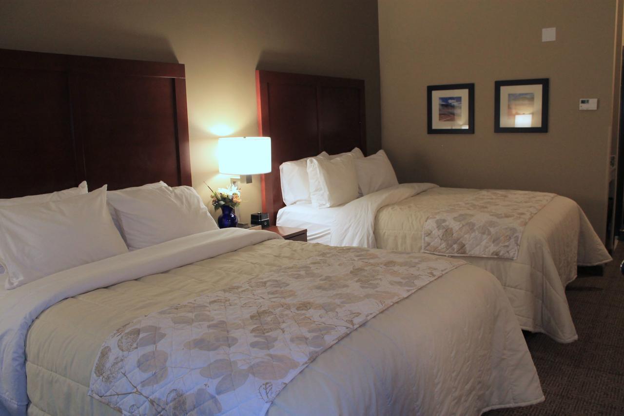 Heartland Inn And Suites Wheatland Εξωτερικό φωτογραφία