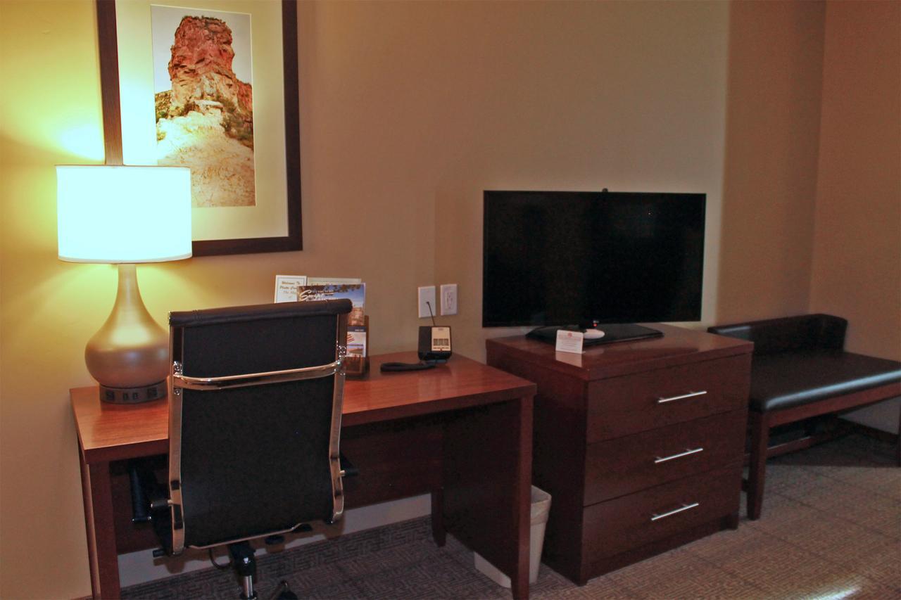 Heartland Inn And Suites Wheatland Εξωτερικό φωτογραφία
