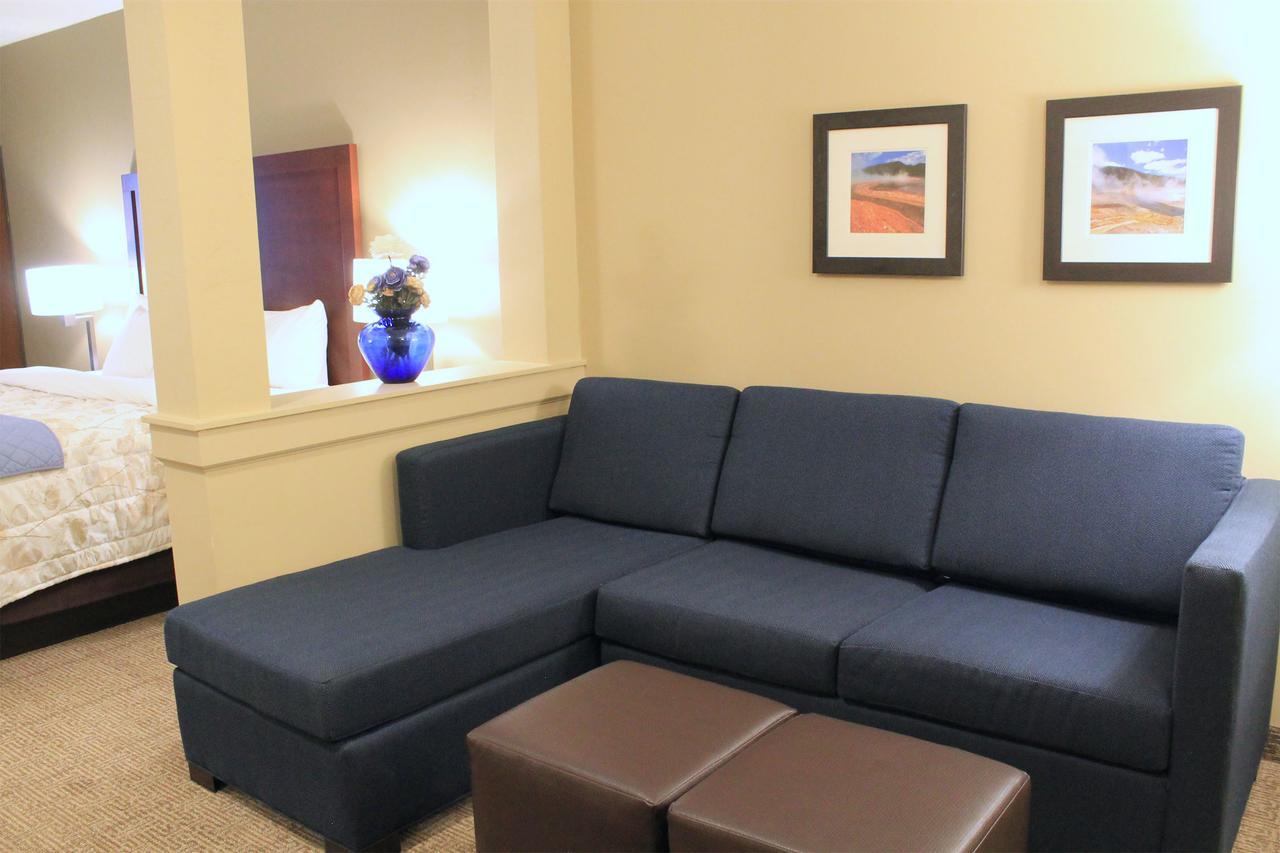 Heartland Inn And Suites Wheatland Εξωτερικό φωτογραφία