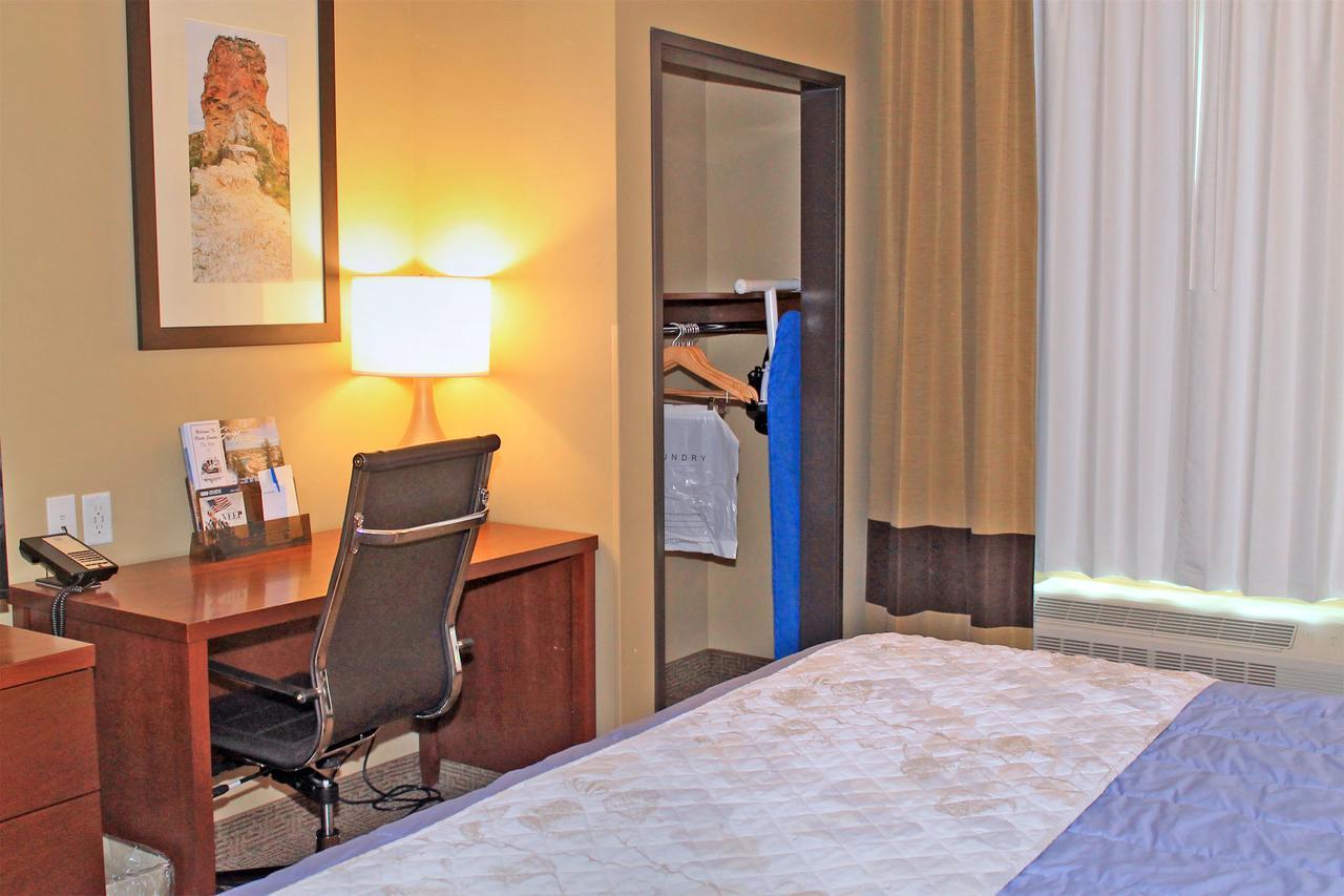 Heartland Inn And Suites Wheatland Εξωτερικό φωτογραφία