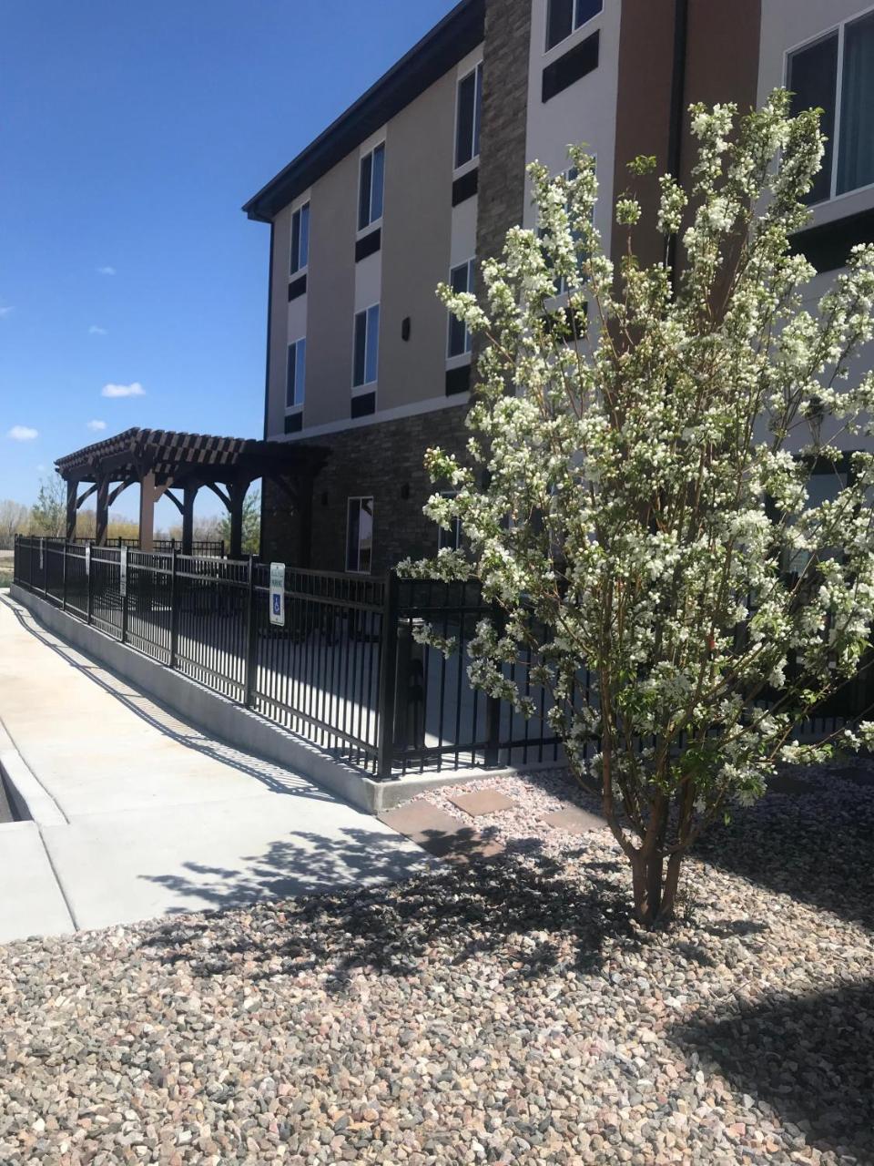 Heartland Inn And Suites Wheatland Εξωτερικό φωτογραφία